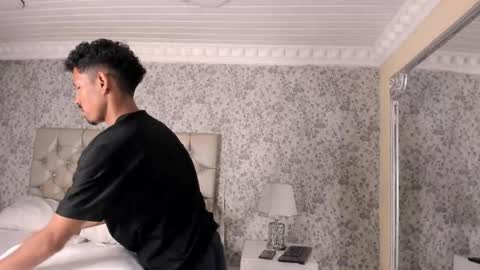 Snapshot of noaahtylor chatting on April 13, 2026, 3:23 am Noah online show from April 13, 2026, 3:23 am