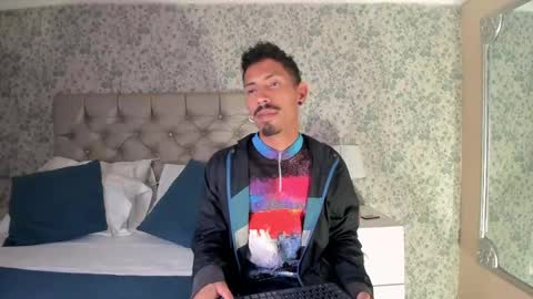 Snapshot of noaahtylor chatting on April 14, 2026, 1:33 am Noah online show from April 14, 2026, 1:33 am