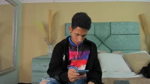 Snapshot of noaahtylor chatting on May 2, 2026, 4:06 am Noah online show from May 2, 2026, 4:06 am