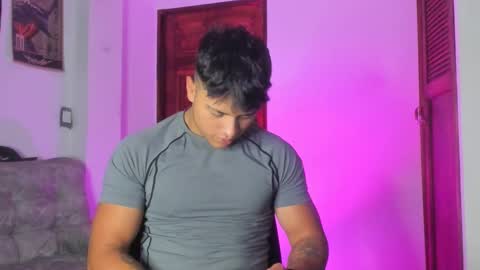 noah_223 online show from April 17, 2026, 4:04 am