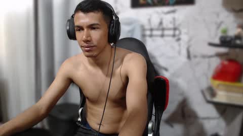 Snapshot of noah_89r chatting on January 24, 2025, 8:11 pm Sebastian online show from January 24, 2025, 8:11 pm