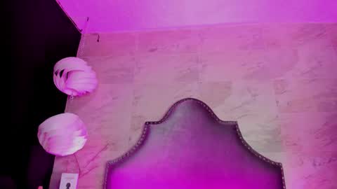 Zoe  online show from April 15, 2026, 3:24 am