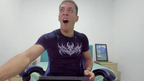 noah_flynn1 online show from April 6, 2026, 8:04 am