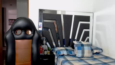 Noah Harris01 online show from February 28, 2026, 11:55 am