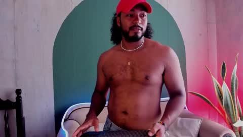 Snapshot of noah_jones__ chatting on January 30, 2025, 5:06 pm Noah online show from January 30, 2025, 5:06 pm