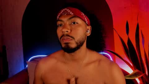 Snapshot of noah_jones__ chatting on February 7, 2025, 12:09 am Noah online show from February 7, 2025, 12:09 am