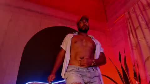 Snapshot of noah_jones__ chatting on February 9, 2025, 12:17 am Noah online show from February 9, 2025, 12:17 am