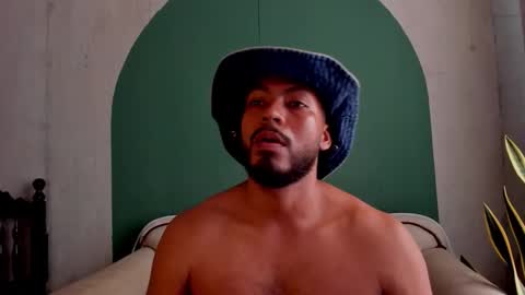 Snapshot of noah_jones__ chatting on November 1, 2025, 5:04 pm Noah online show from November 1, 2025, 5:04 pm