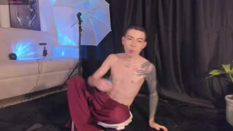 Snapshot of noah_lambert chatting on November 28, 2025, 6:38 am Noah online show from November 28, 2025, 6:38 am