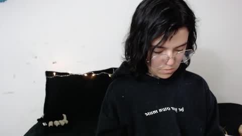 noah hehim    online show from January 17, 2025, 10:01 pm