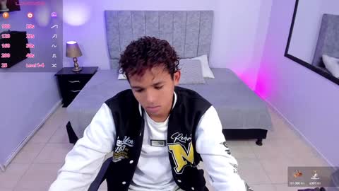 Snapshot of noah_smith04 chatting on January 10, 2025, 11:54 am noah_smith04 online show from January 10, 2025, 11:54 am