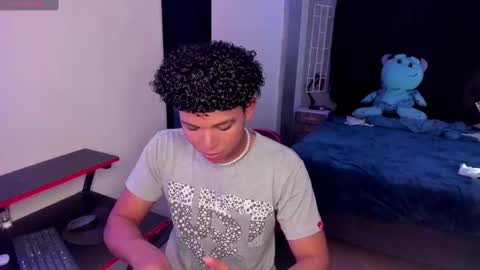 Snapshot of noah_smith04 chatting on September 24, 2025, 5:55 am noah_smith04 online show from September 24, 2025, 5:55 am