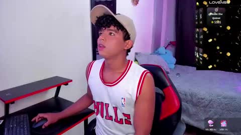 Snapshot of noah_smith04 chatting on October 6, 2025, 7:55 pm noah_smith04 online show from October 6, 2025, 7:55 pm