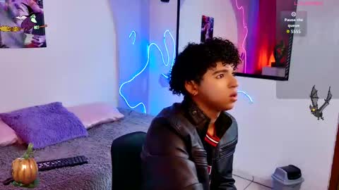 noah_smith04 online show from October 25, 2025, 8:36 pm