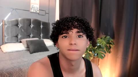 noah_smith04 online show from November 19, 2025, 12:27 pm