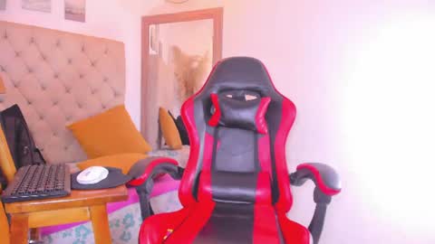 Snapshot of noah_sthone chatting on June 21, 2026, 3:31 am N O AH - S T H O N E online show from June 21, 2026, 3:31 am