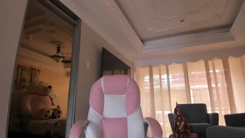  In instagram dayhannanoemi online show from February 6, 2026, 3:15 pm