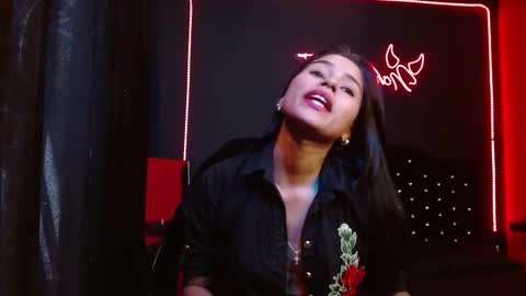 Noha Thomson online show from October 30, 2025, 6:30 pm