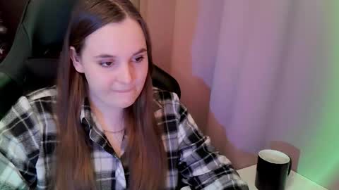 noir_ember_ online show from February 1, 2026, 3:43 pm