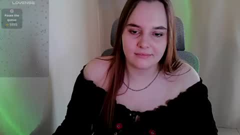 noir_ember_ online show from July 10, 2026, 1:36 pm