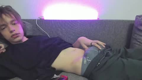 nolan_sagee online show from May 29, 2026, 8:01 am