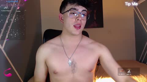 Snapshot of nolan_twink chatting on December 1, 2024, 8:42 pm Nolan online show from December 1, 2024, 8:42 pm