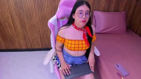 Snapshot of nomi_blue chatting on December 3, 2025, 5:04 am Nahomi online show from December 3, 2025, 5:04 am