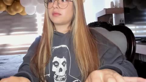 Ara online show from November 5, 2025, 7:03 pm