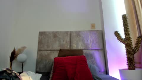 Nora Da Silva online show from December 5, 2024, 1:17 pm