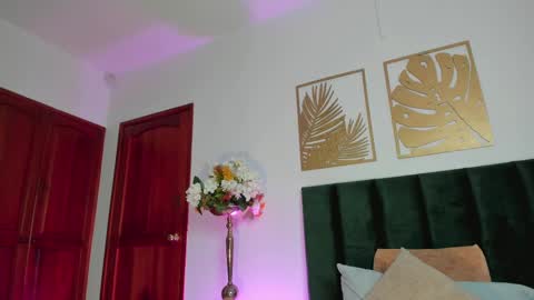 Nora Da Silva online show from February 25, 2025, 1:09 am