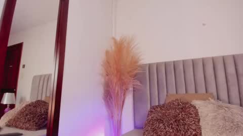 Nora Da Silva online show from February 27, 2025, 12:43 am