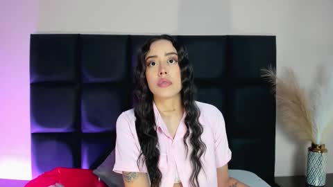 Nora Da Silva online show from October 18, 2025, 12:35 am