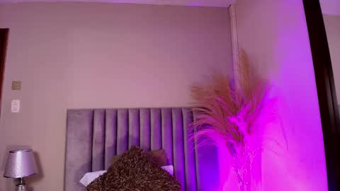 Nora Da Silva online show from November 21, 2025, 12:21 am