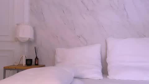 noraaddams online show from October 26, 2025, 2:39 am