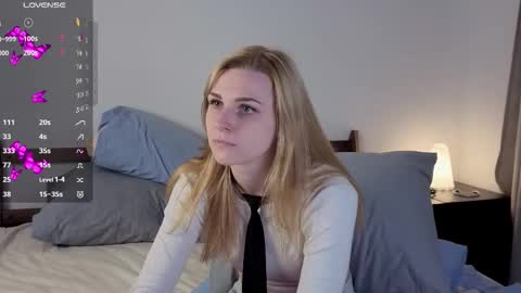 Snapshot of noradunn chatting on October 10, 2025, 11:09 am Elina online show from October 10, 2025, 11:09 am