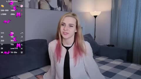 Snapshot of noradunn chatting on October 16, 2025, 10:16 am Elina online show from October 16, 2025, 10:16 am