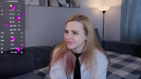 Snapshot of noradunn chatting on October 28, 2025, 10:30 am Elina online show from October 28, 2025, 10:30 am