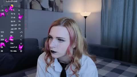 Snapshot of noradunn chatting on October 31, 2025, 9:54 am Elina online show from October 31, 2025, 9:54 am