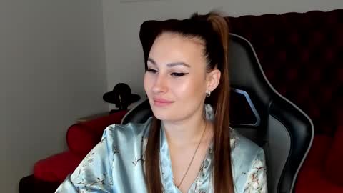 NoraFoxes online show from November 29, 2025, 5:21 am