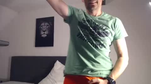nordicrunner76 online show from July 11, 2026, 8:33 pm