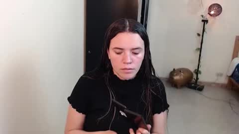 Snapshot of noreen_ chatting on December 20, 2024, 4:04 pm noreen_ online show from December 20, 2024, 4:04 pm