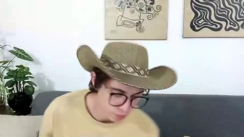 Snapshot of norehg__ chatting on October 15, 2025, 10:48 am Norehg online show from October 15, 2025, 10:48 am