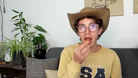 Snapshot of norehg__ chatting on October 15, 2025, 11:27 pm Norehg online show from October 15, 2025, 11:27 pm