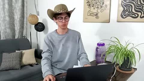 Snapshot of norehg__ chatting on October 31, 2025, 8:26 am Norehg online show from October 31, 2025, 8:26 am