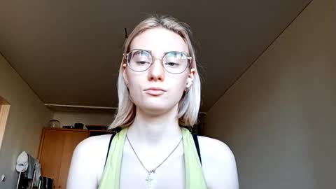 Snapshot of norinebaeza chatting on October 4, 2025, 11:52 am Lola online show from October 4, 2025, 11:52 am