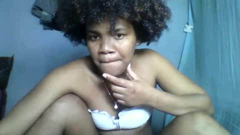nosminah01 online show from September 16, 2025, 5:14 pm