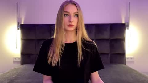 Goldie online show from November 23, 2025, 5:02 pm