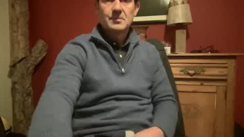 noux69 online show from November 22, 2025, 5:23 pm