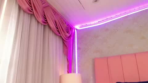 nova_ross online show from September 30, 2025, 8:25 pm