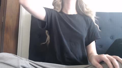 Olivia online show from March 12, 2025, 9:35 pm